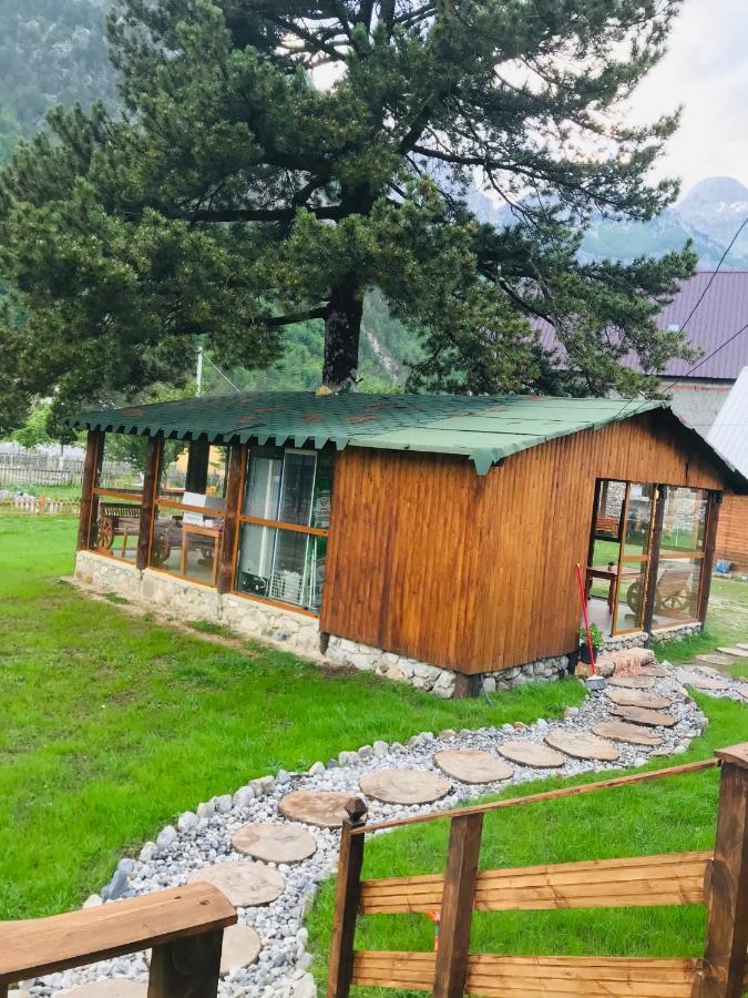 'Gurra Family' Guesthouse Тет Екстериор снимка