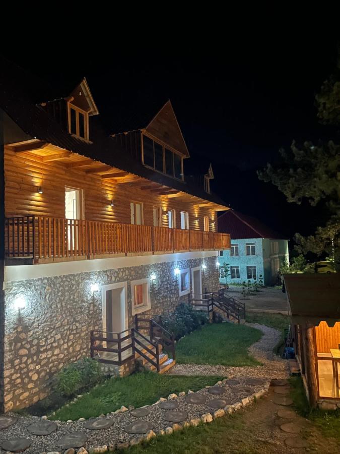 'Gurra Family' Guesthouse Тет Екстериор снимка