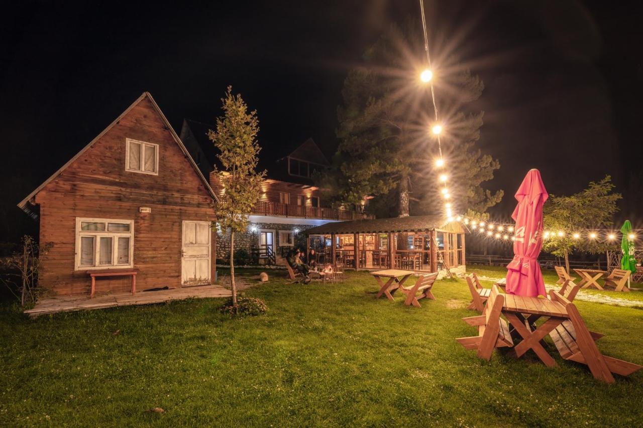 'Gurra Family' Guesthouse Тет Екстериор снимка