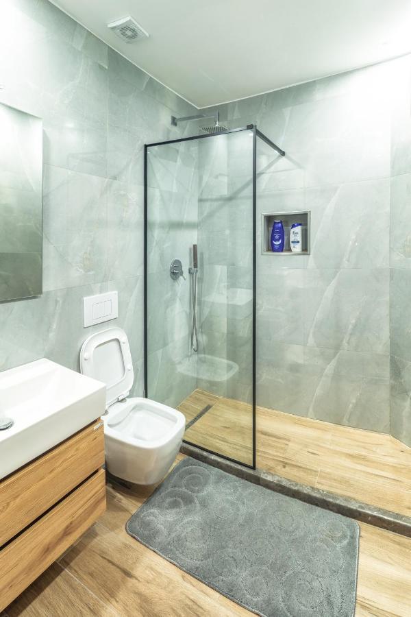 'Gurra Family' Guesthouse Тет Екстериор снимка