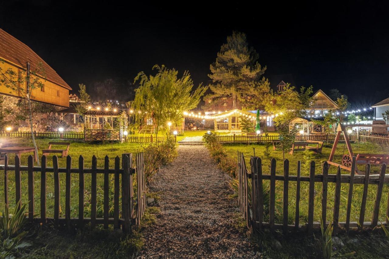 'Gurra Family' Guesthouse Тет Екстериор снимка