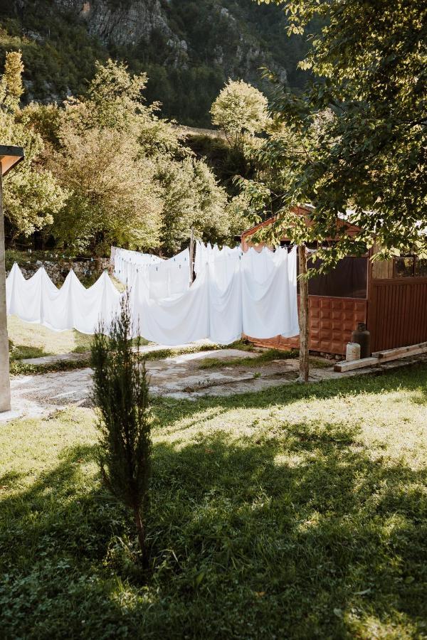 'Gurra Family' Guesthouse Тет Екстериор снимка