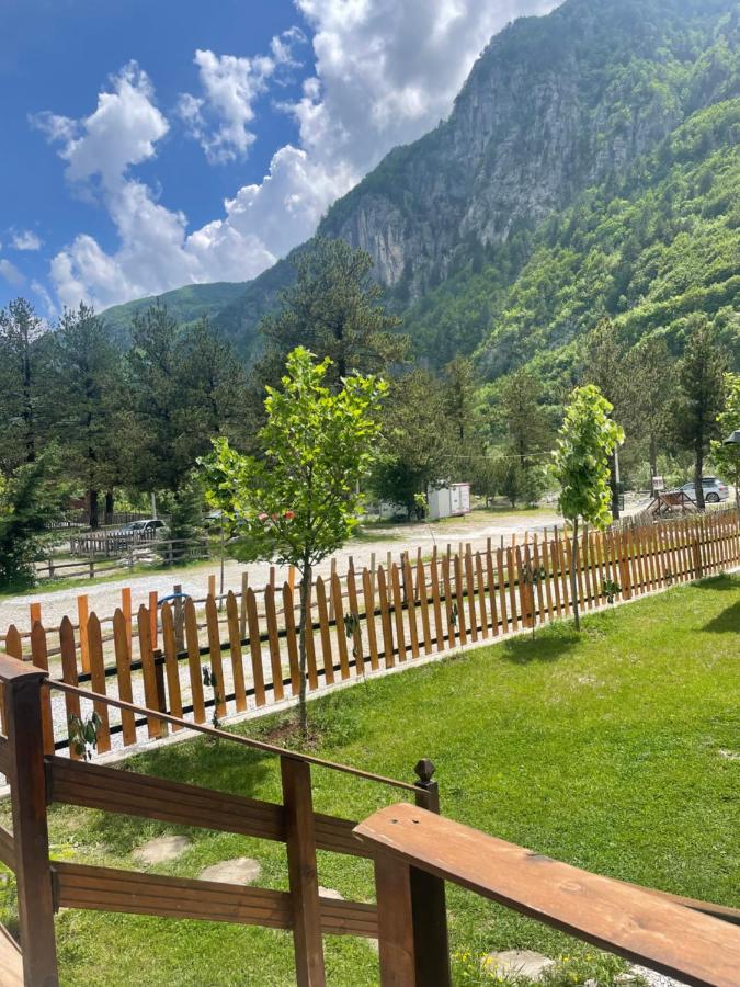 'Gurra Family' Guesthouse Тет Екстериор снимка