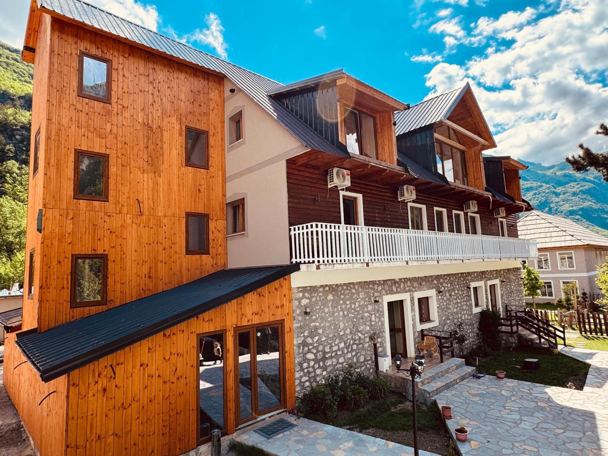 'Gurra Family' Guesthouse Тет Екстериор снимка