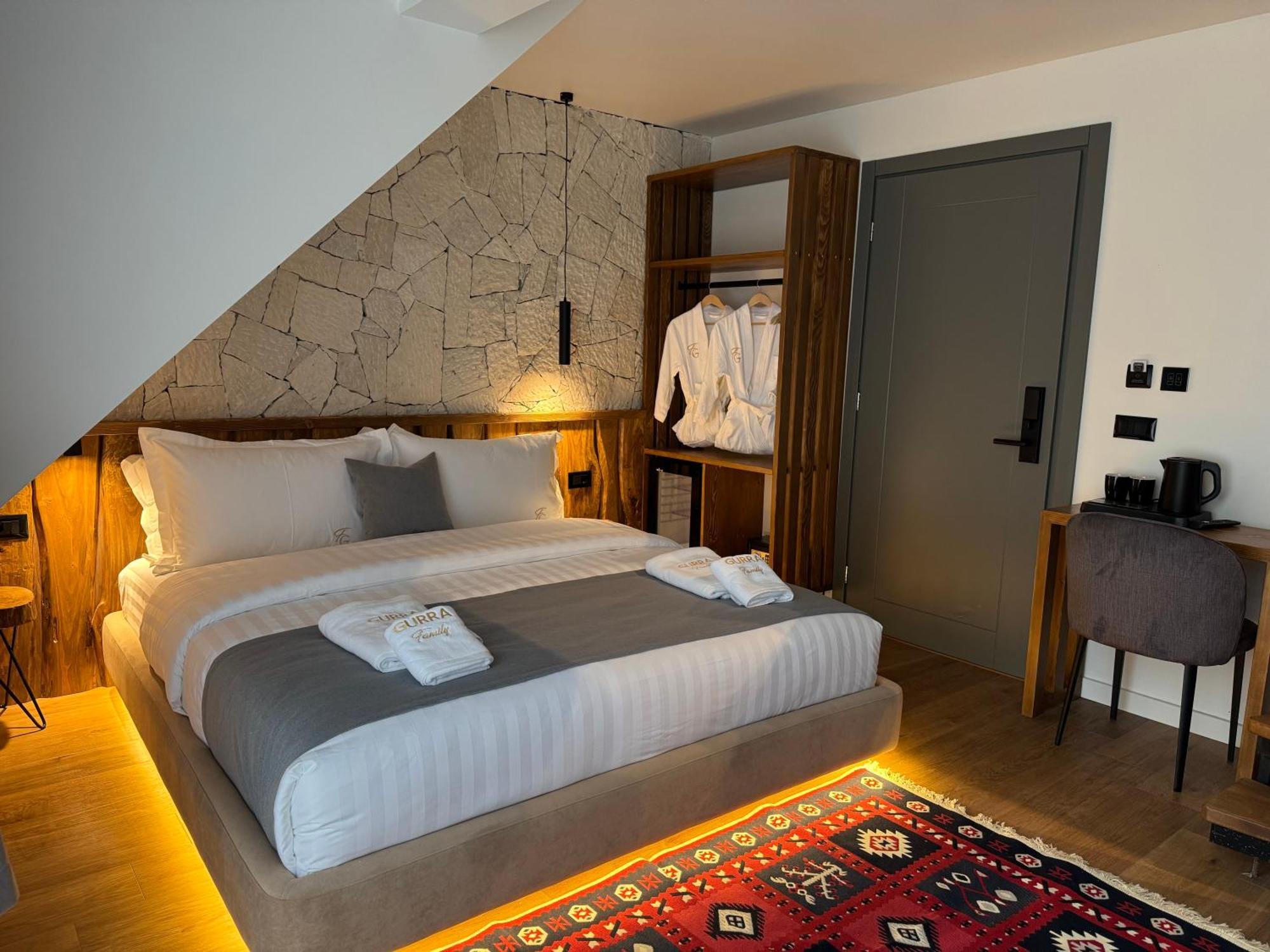 'Gurra Family' Guesthouse Тет Екстериор снимка