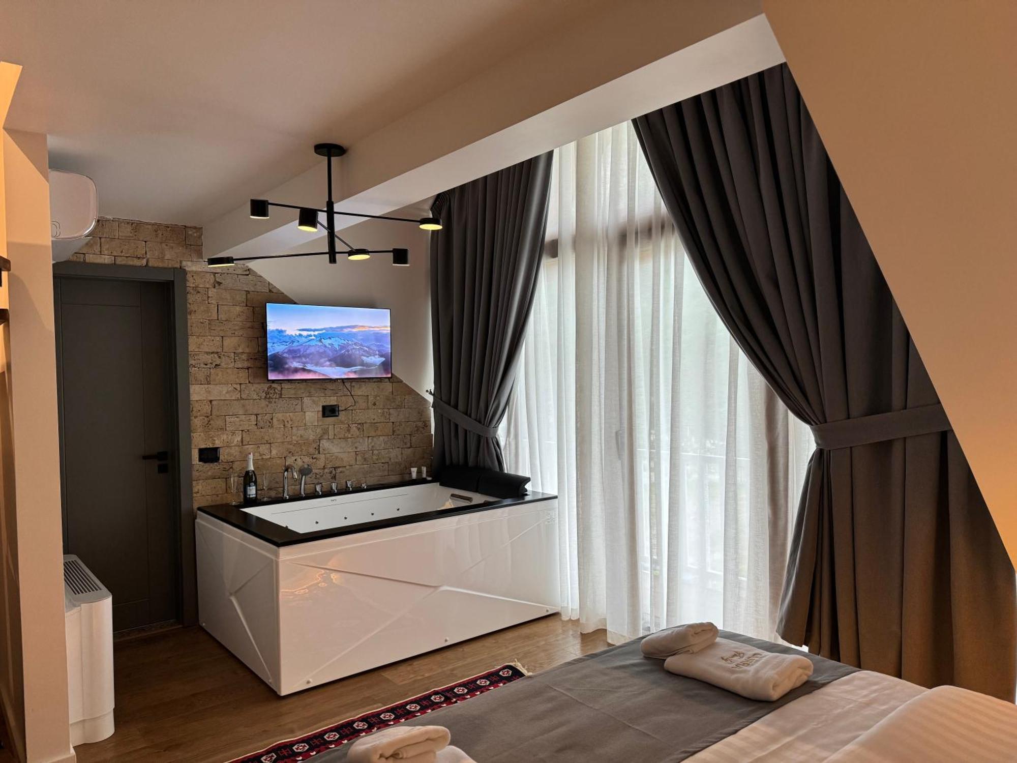 'Gurra Family' Guesthouse Тет Екстериор снимка