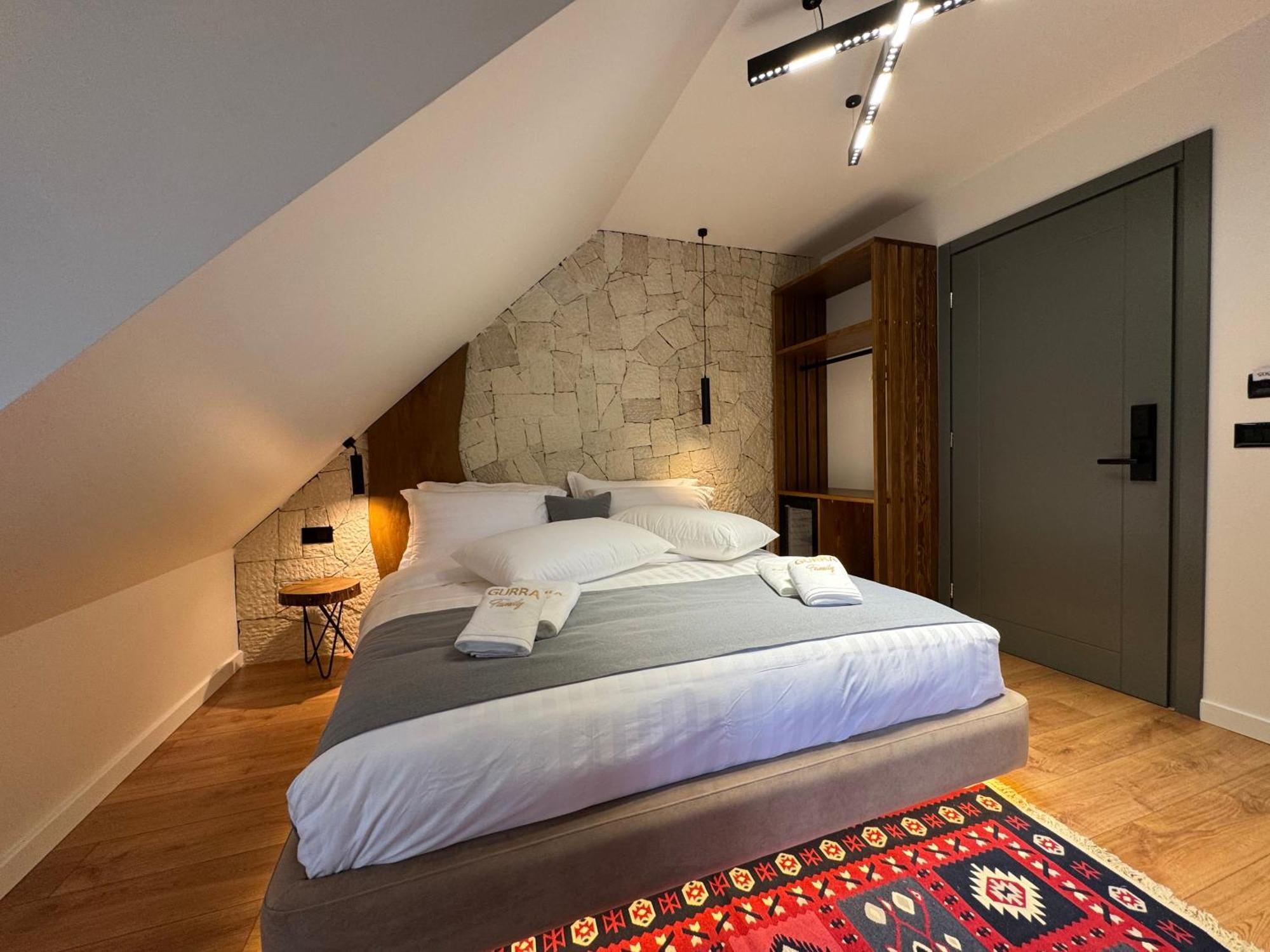 'Gurra Family' Guesthouse Тет Екстериор снимка