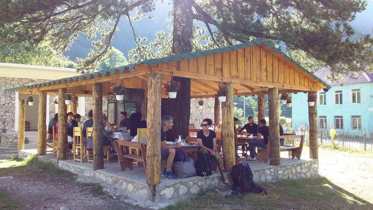 'Gurra Family' Guesthouse Тет Екстериор снимка